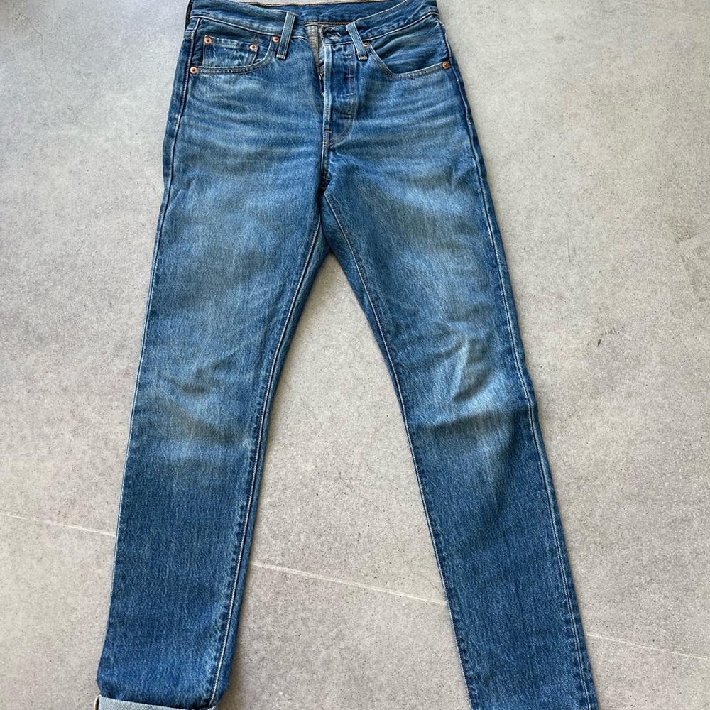 Womens 501 Levi’s Button Fly Mid Rise Jeans Waist 24 Length 30 Red Tab